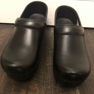 Black dansko women’s clogs. left 36 & right 37